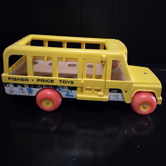 Vintage Fisher-Price Little People Yellow Bus With Many Play People - Picture 7 of 12